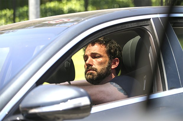 Ben-Affleck-Leaving-Jennifer-Lopezs-House-backgrid-embed